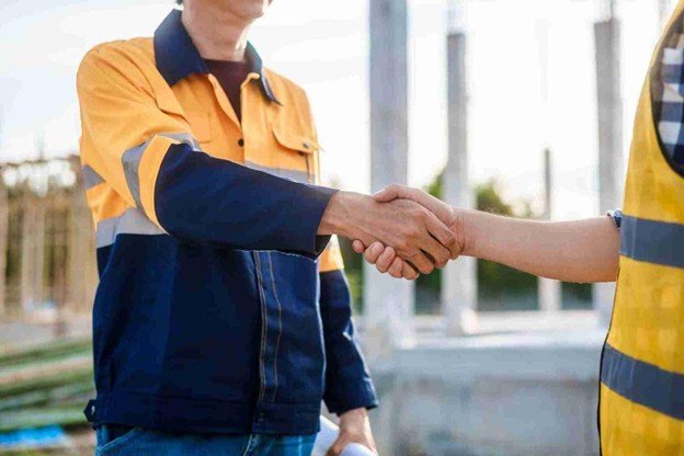 Summit Tree Experts representative shaking hands with a satisfied homeowner after completing professional emergency tree service in Arnold, MO.